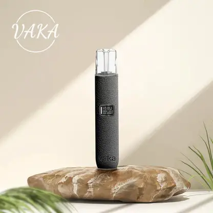 VAKA 真皮一代通用主機 ｜ 皮質點綴展現優雅品味 ｜ 精緻皮革工藝賦予溫和喉韻與紮實霧感回饋